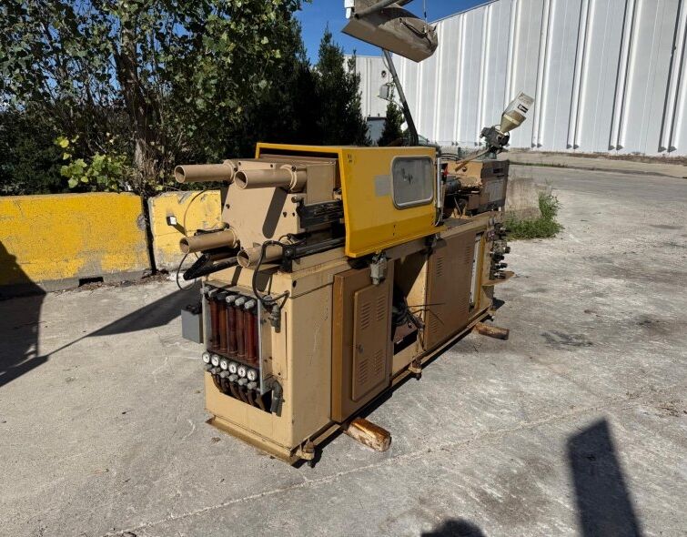 SOMAR MACHINE DE MOULAGE PAR INJECTION PLASTIQUE